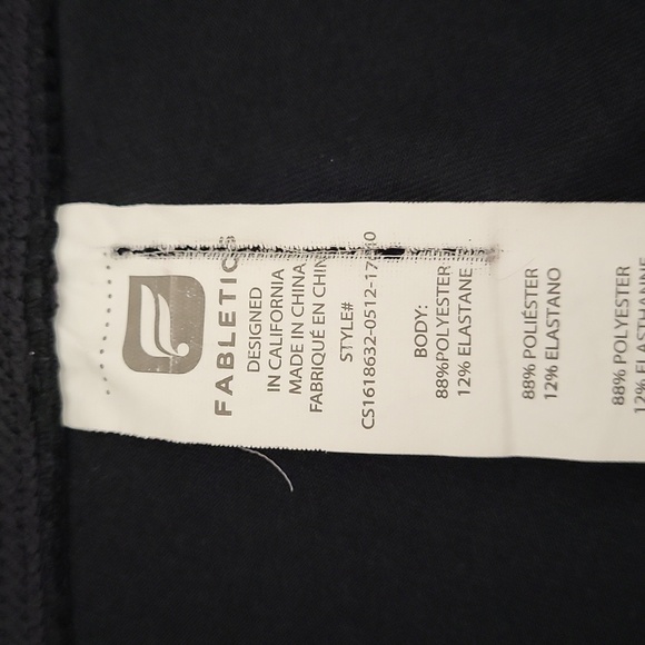 🛍Fabletics Womens Medium Salar Statement Powerhold Black Capri Leggings Active - Picture 3 of 7